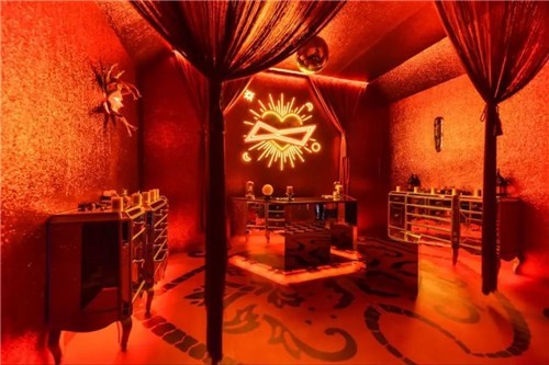 快消x奢侈品：没有反差的碰撞不性感！