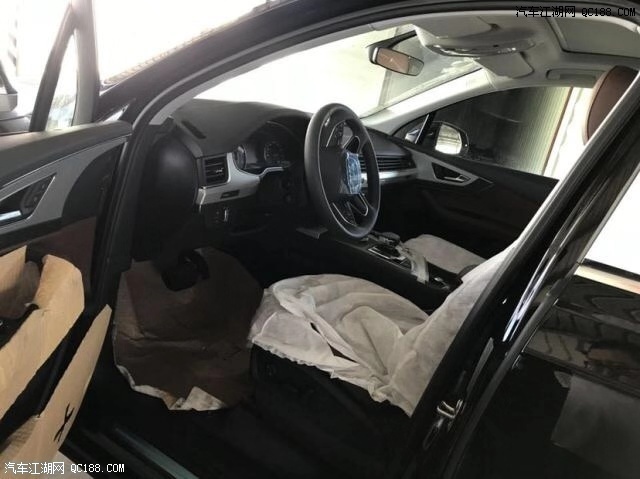 19款奥迪Q7加规版3.0T科技版 七座越野
