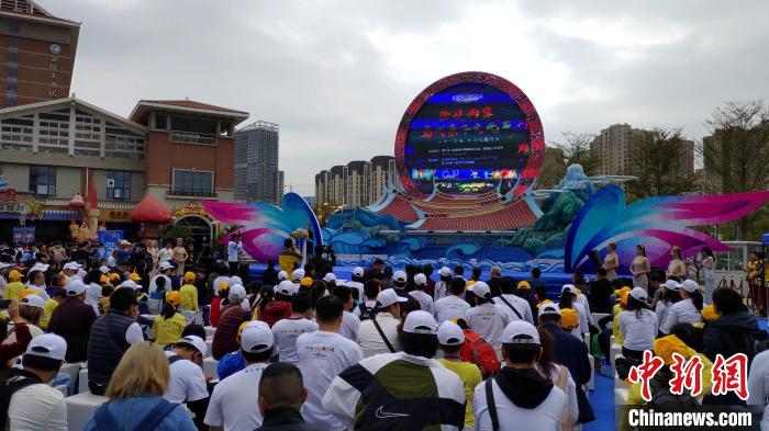 两岸马戏亲子文化节启动 逾百对亲子家庭研学助阵