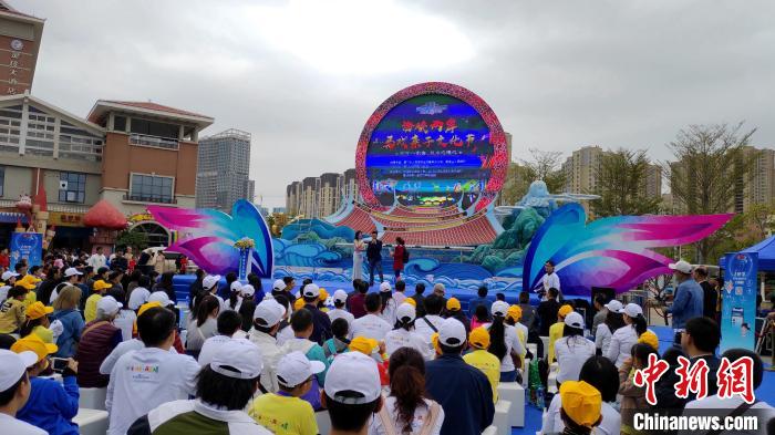 两岸马戏亲子文化节启动 逾百对亲子家庭研学助阵