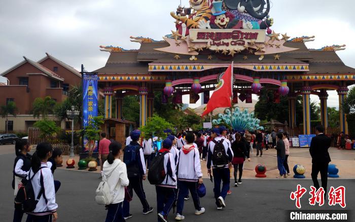 两岸马戏亲子文化节启动 逾百对亲子家庭研学助阵