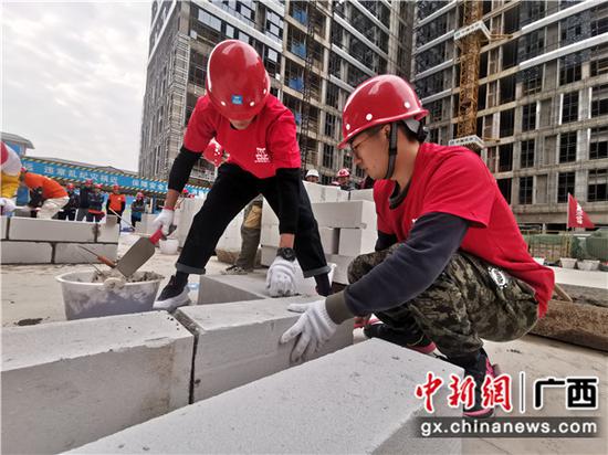 砌筑比赛现场。关喆琳摄