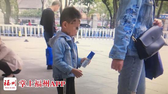 福州男童从10楼坠下奇迹般生还 手术被医生喊停