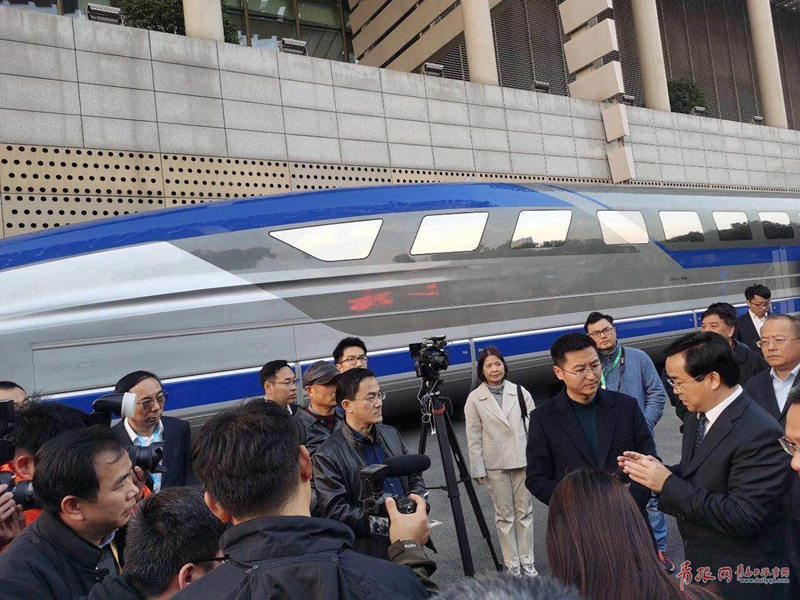 硬核科技！时速600公里高速磁浮试验样车首次＂真