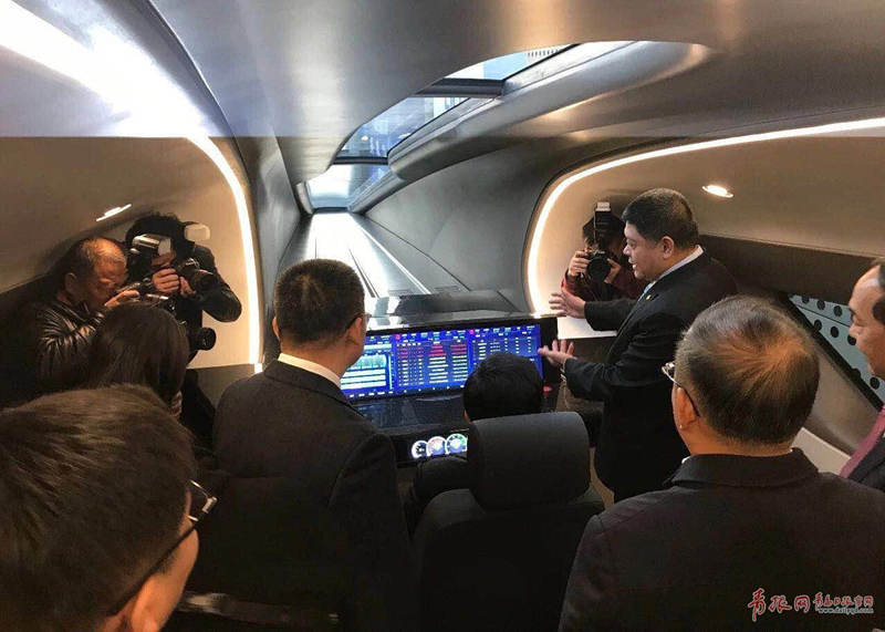硬核科技！时速600公里高速磁浮试验样车首次＂真