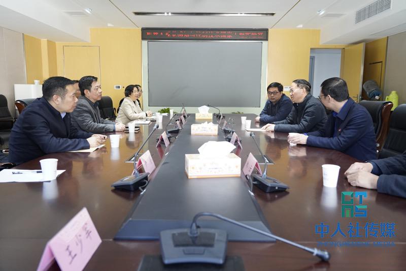 湖南省人才工作领导向新晋院士王耀南道贺