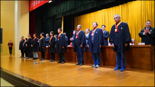 济南举办推动律师行业高质量发展暨庆祝律师制度恢复40周年大会