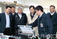 航空工业总经理罗荣怀到南京机电调研