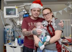 英国一男婴只有半颗心脏 历经4次手术奇迹存活