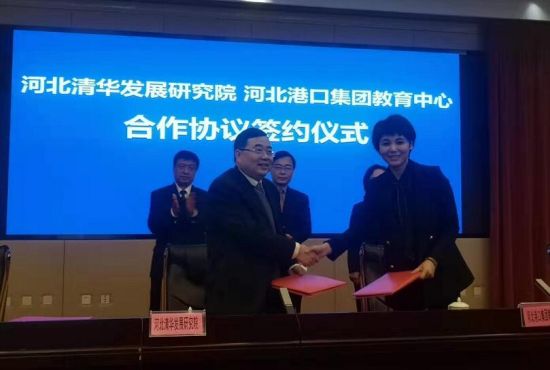 图为签约仪式现场。 记者潘文静摄
