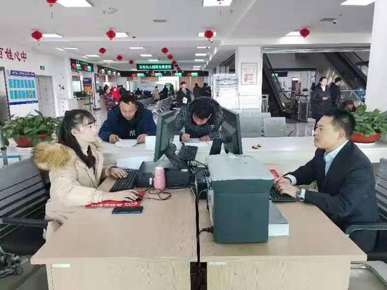 阿克苏市市场监管局深化商改 “四大亮点”为主体发展添双翼