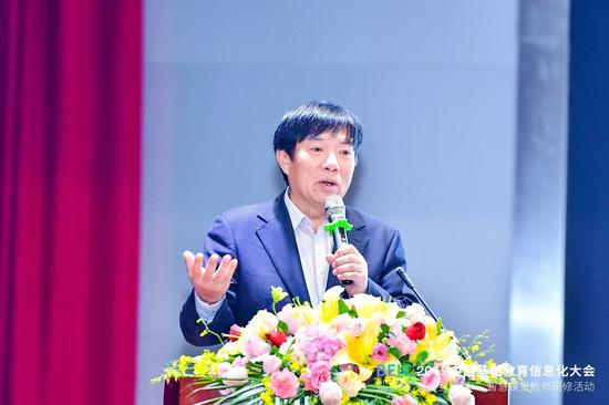 民盟中央教育委员会副主任、第十二届全国政协常委 北京四中原校长刘长铭发言