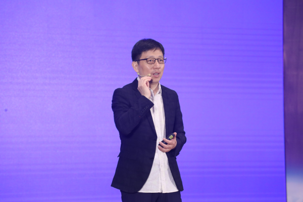 顾均辉评战略定位:高端定位助力成功过会,良