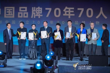 罗曼蒂董事长郑开国荣获2019中国珠宝行业品牌年度人物