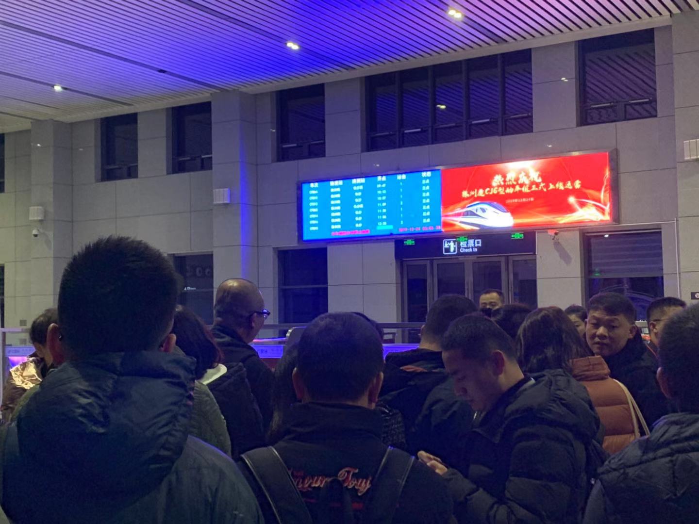 我国城际动车组“谱系”又添新成员CJ6