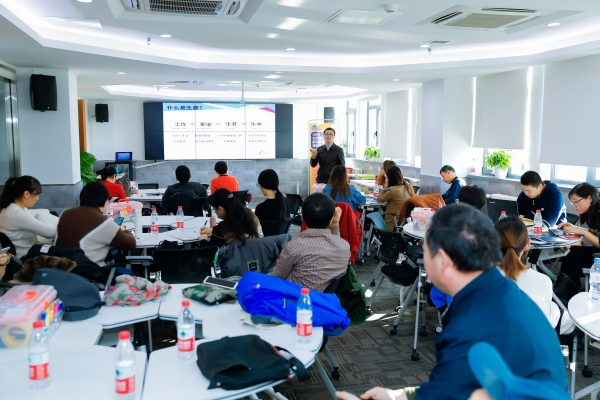 青少年科创人才生涯教育主题活动成功举办