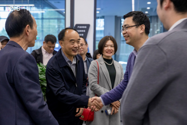 肇庆鼎湖区考察团参观智伴科技，创新业态及示