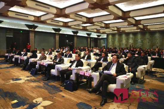 “在泉城全办成”行政审批服务改革创新论坛暨济南市政务服务专家咨询委员会成立大会举行