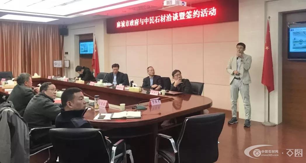 麻城市领导组织集体学习，邀请行业专家讲课，