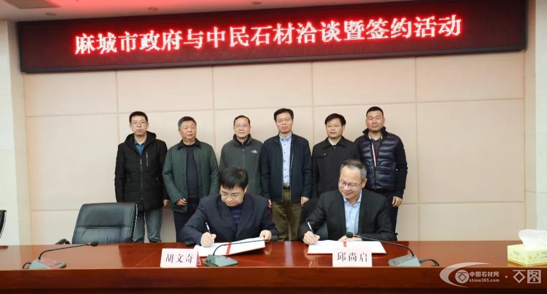 麻城市领导组织集体学习，邀请行业专家讲课，
