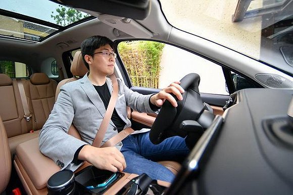 【深度】蔚来,笑着活下去