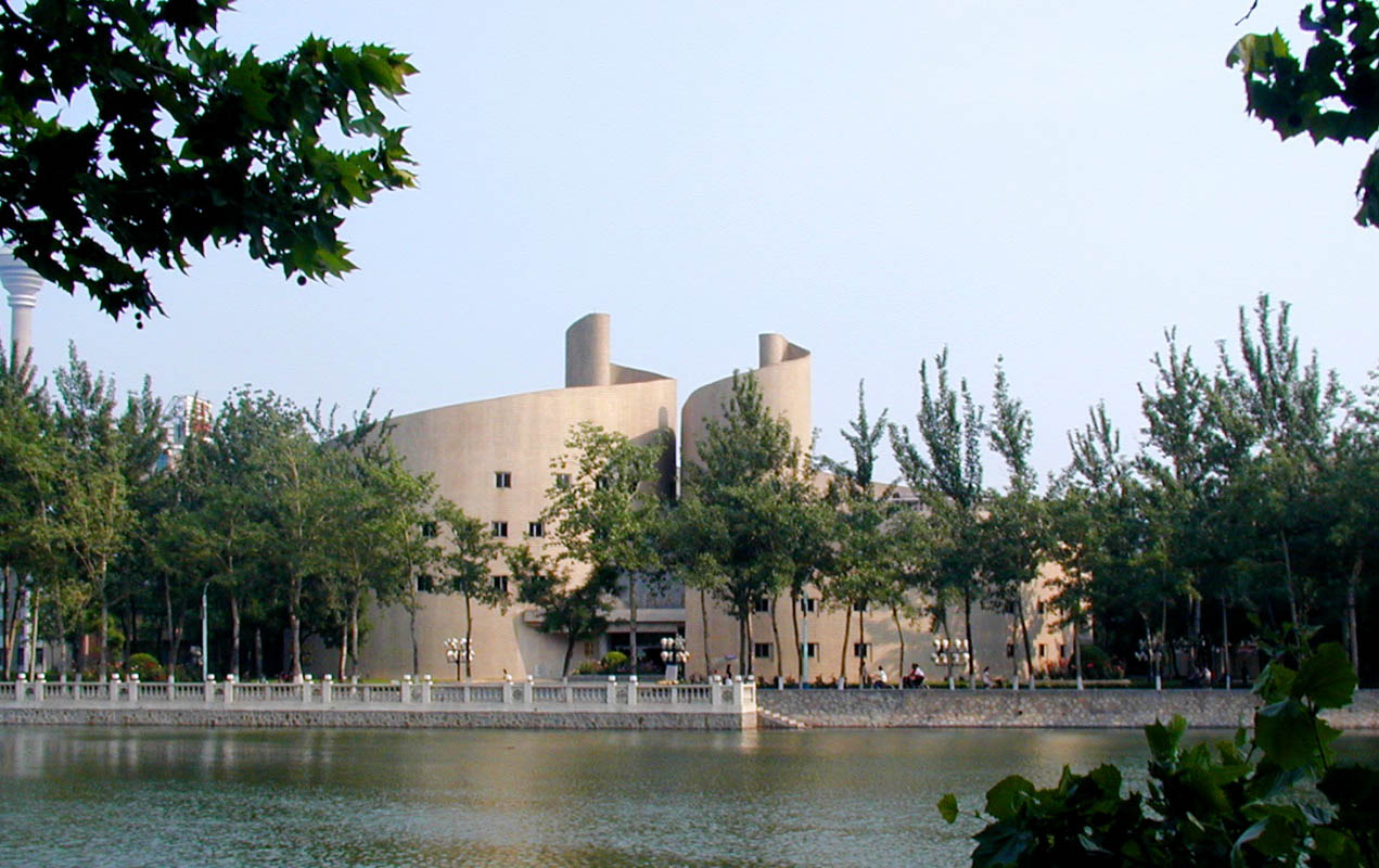 范曾：情系南开