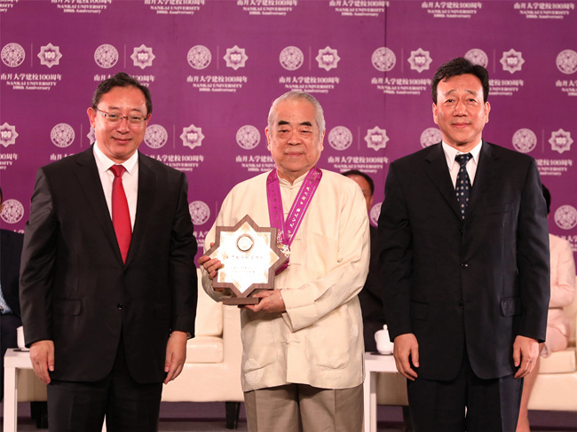 范曾：情系南开