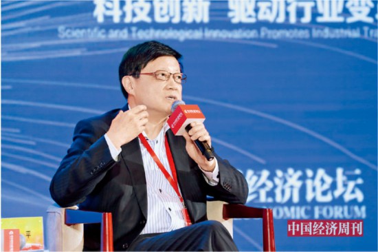 P79 连平在第十八届中国经济论坛上参加“科技创新 驱动行业变革”分论坛