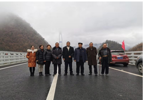 平塘县交通运输局党支部 组织开展“观交通奇迹