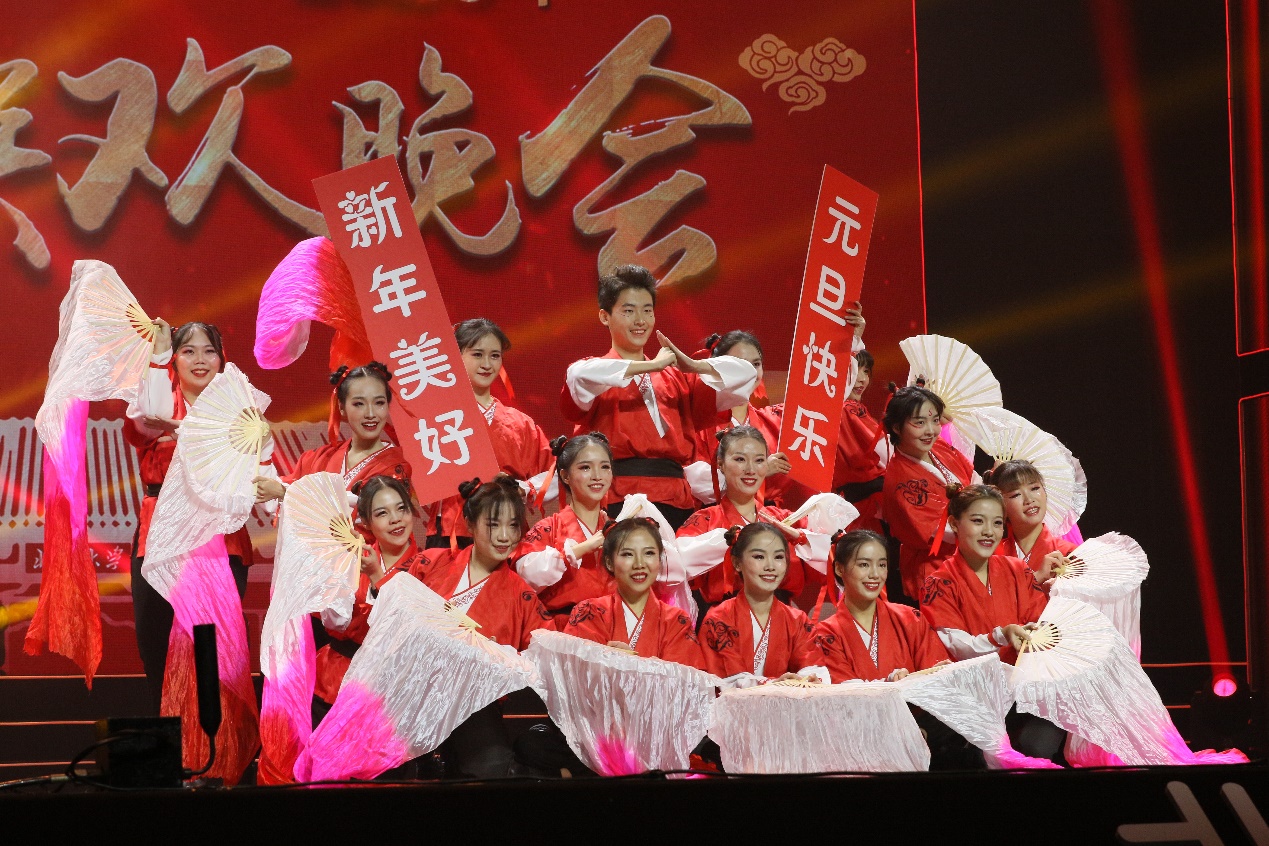 【新年晚会花絮】“哪吒”恭贺新年 萌娃见证“