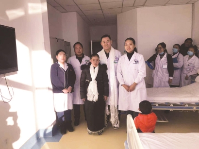 “上海方案”高原再创奇迹 西藏日喀则首例“最凶白血病”患者重获新生