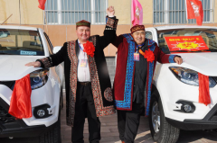 新疆福海县养驼牧民：迎来百万新年礼物