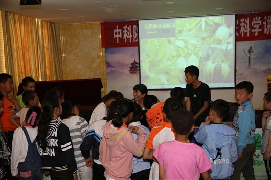 弘扬科技报国光荣传统，坚持科普巡讲老有所为