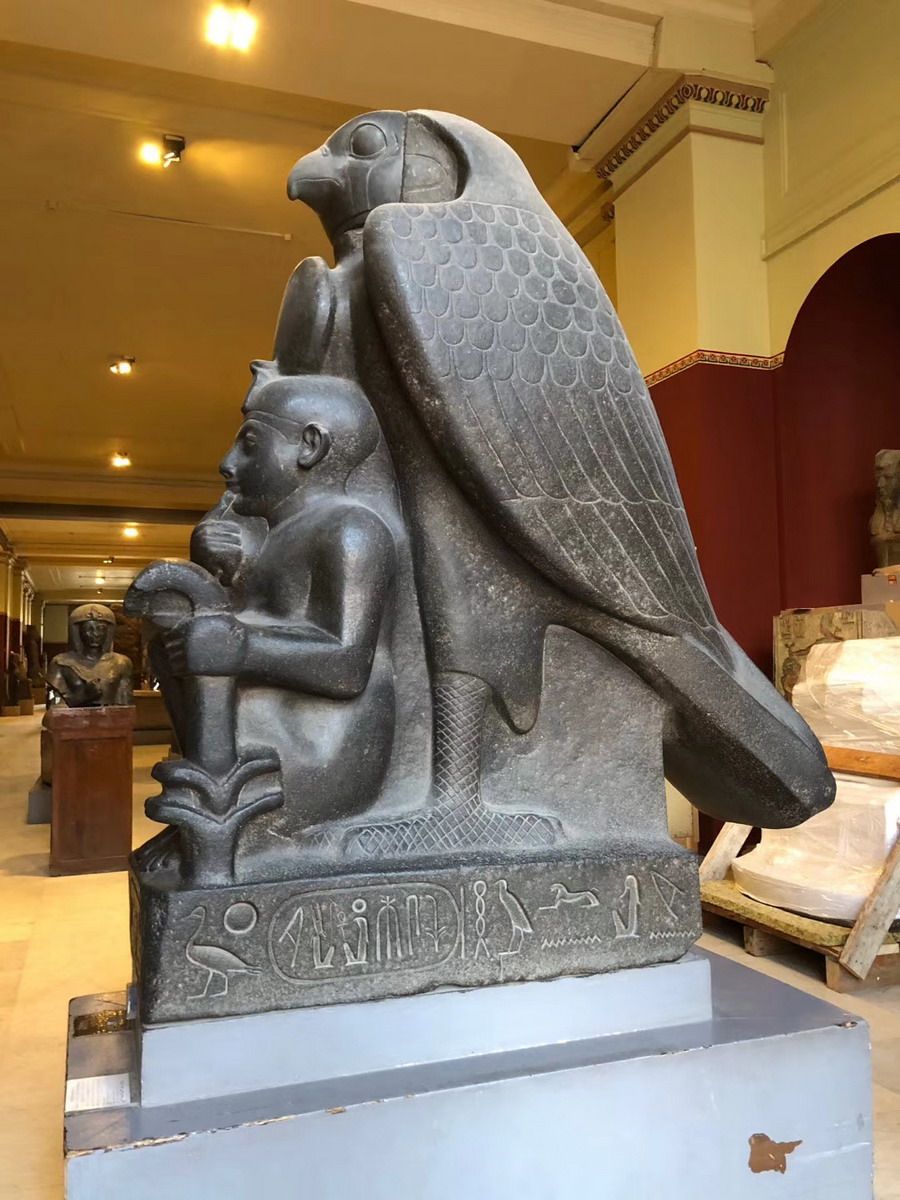 走进“世界古代八大奇迹”之一的胡夫金字塔