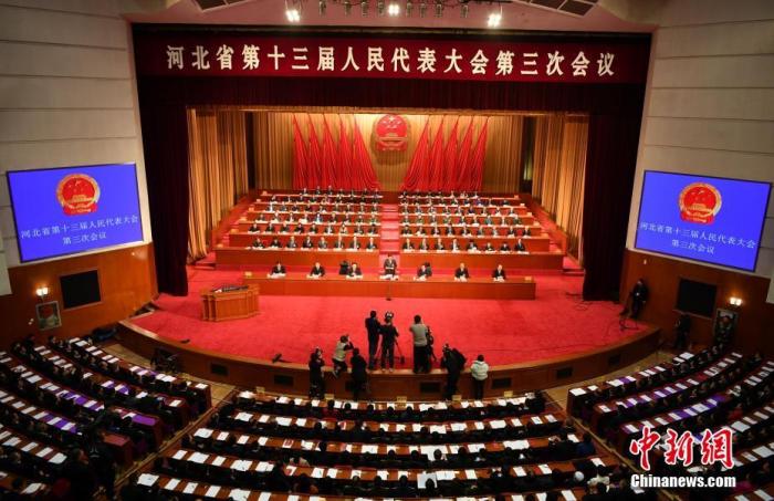 1月7日,河北省第十三届人民代表大会第三次会议在石家庄开幕。 中新社记者 翟羽佳 摄 1月7日,河北省第十三届人民代表大会第三次会议在石家庄开幕。 中新社记者 翟羽佳 摄