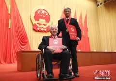 重奖科技功臣，礼赞科学家精神