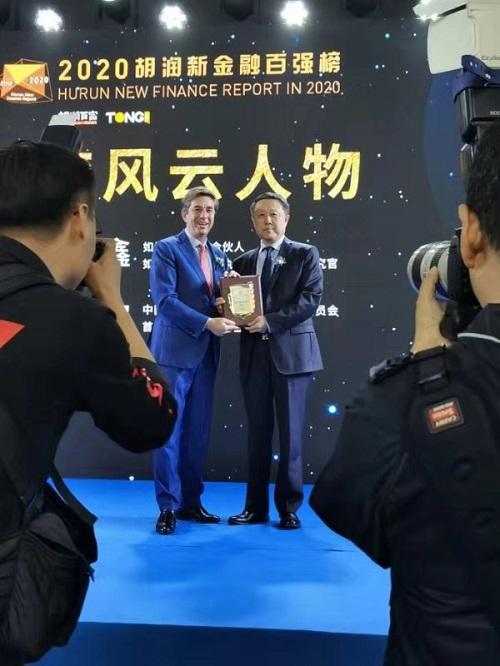 产业经济学博士强宏当选“2020胡润新金融行业年度风云人物”
