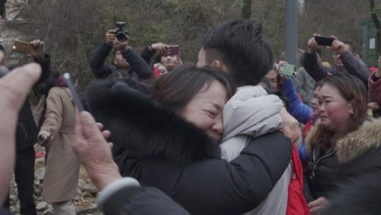 被拐20年后,刘洪江终于与亲生父母重逢 被拐20年后,刘洪江终于与亲生父母重逢