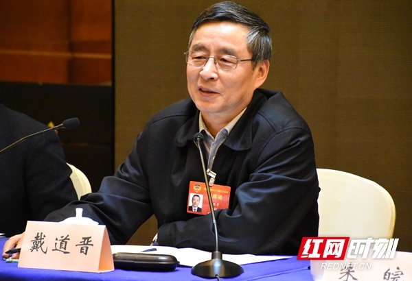 组图丨科技界别委员小组讨论：科技工作者要敢于创新精益求精