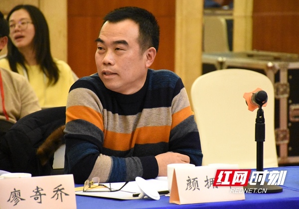 组图丨科技界别委员小组讨论：科技工作者要敢于创新精益求精