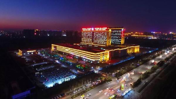 百舸争流千帆竞，乘风破浪正远航