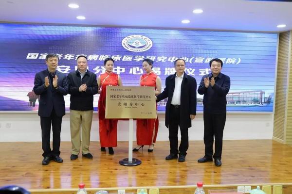 百舸争流千帆竞，乘风破浪正远航