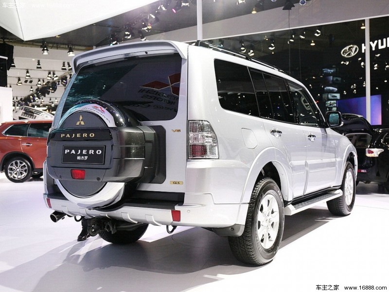 帕杰罗(进口)降价4.50万 全包仅35.86万可入手