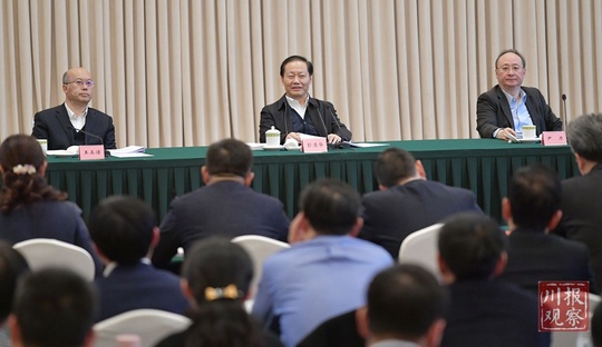 四川省2020年高层次人才迎春座谈会召开,省委书记省长为19名杰出人才奖获奖者颁奖