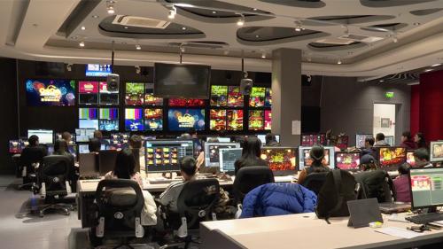 △ 演播室导控室画面