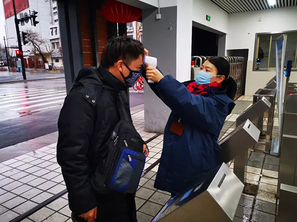 上海启动一级响应后，交通行业今天体温检测乘