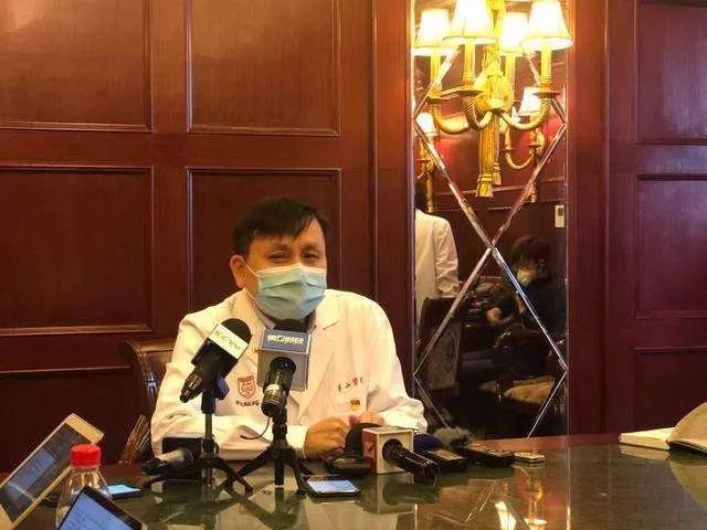 张文宏：我们一定要跑在病毒前头！