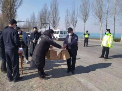 胶州市铺集镇张文利：百只美味烤鸡送到疫情防控一线