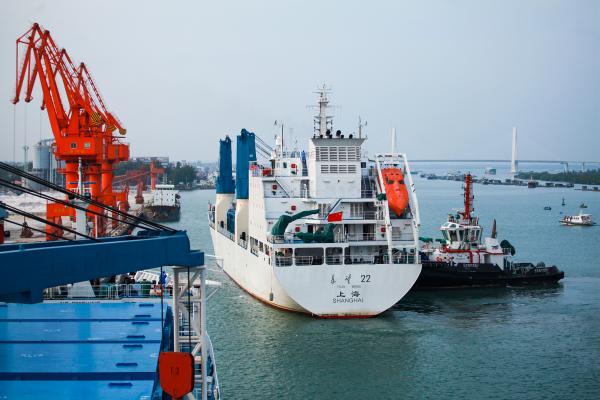 远望号火箭运输船队完成长征五号B遥一运载火箭海上运输任务