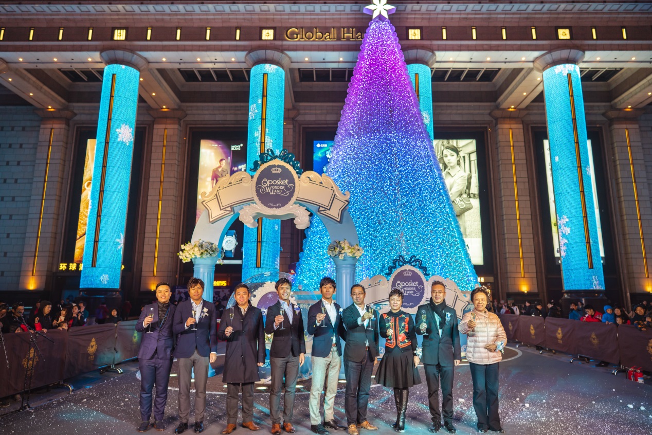 奇迹许愿圣诞树惊艳点亮 上海环球港开启奇幻童话之旅